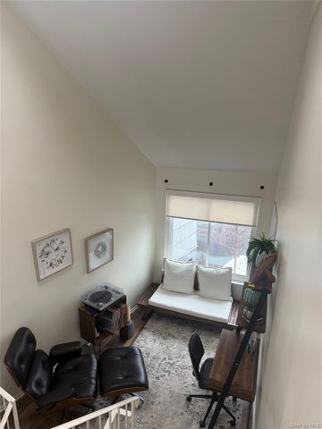 211 Treetop Circle, Nanuet, NY 10954