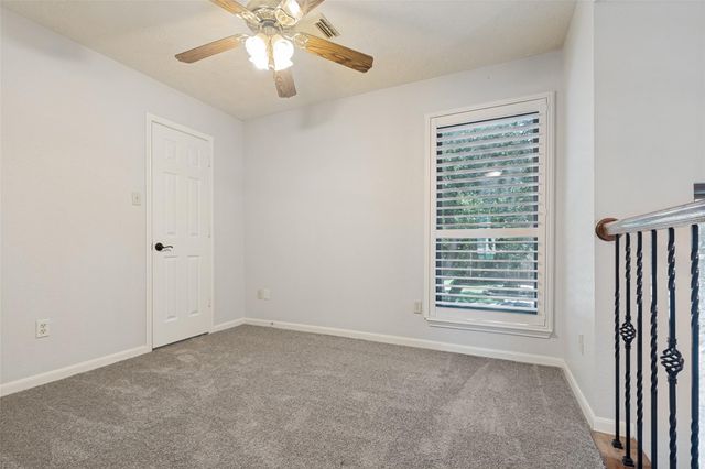 523 Aberdeen Way, Highlands, TX 77562