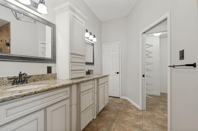 523 Aberdeen Way, Highlands, TX 77562