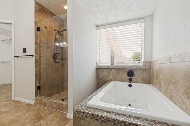 523 Aberdeen Way, Highlands, TX 77562
