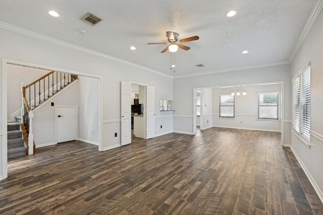 523 Aberdeen Way, Highlands, TX 77562