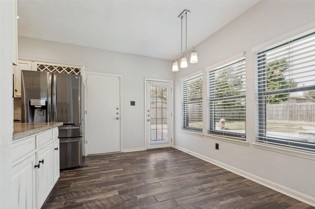 523 Aberdeen Way, Highlands, TX 77562