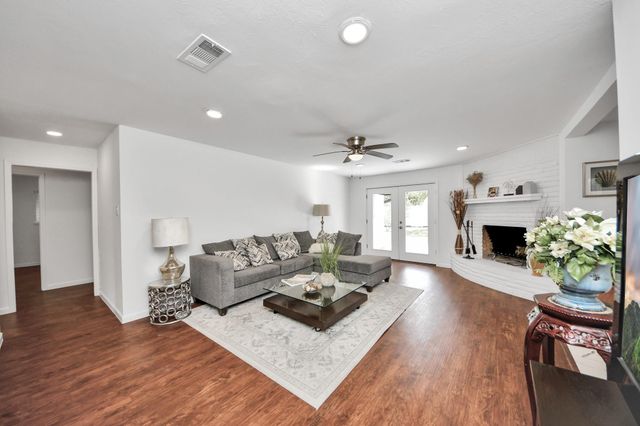 5823 Mcknight Street, Houston, TX 77035