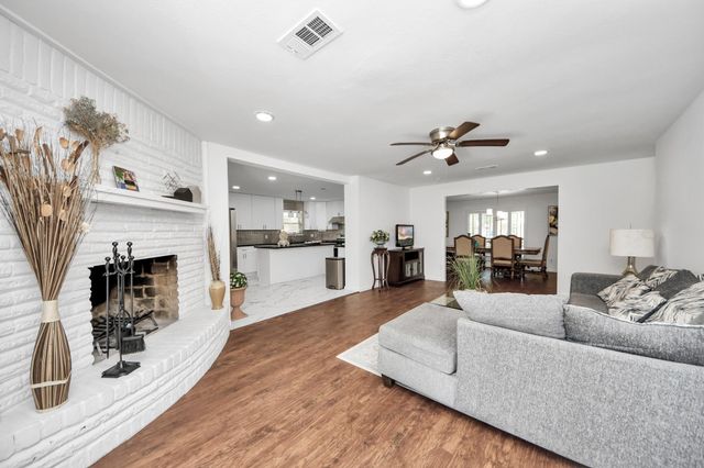 5823 Mcknight Street, Houston, TX 77035