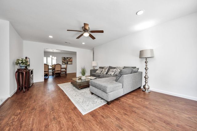 5823 Mcknight Street, Houston, TX 77035