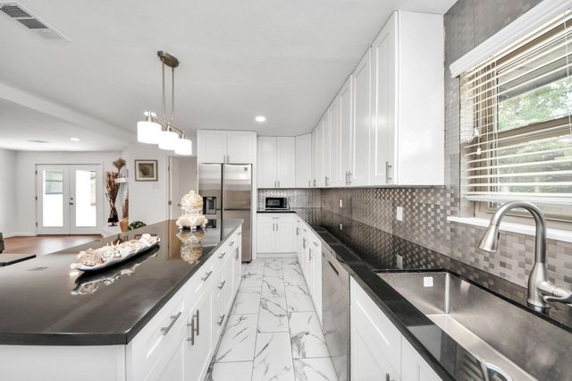 5823 Mcknight Street, Houston, TX 77035