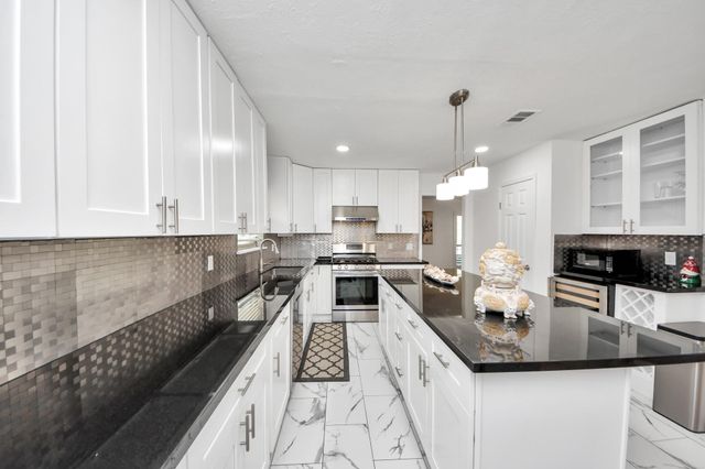 5823 Mcknight Street, Houston, TX 77035