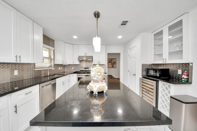 5823 Mcknight Street, Houston, TX 77035