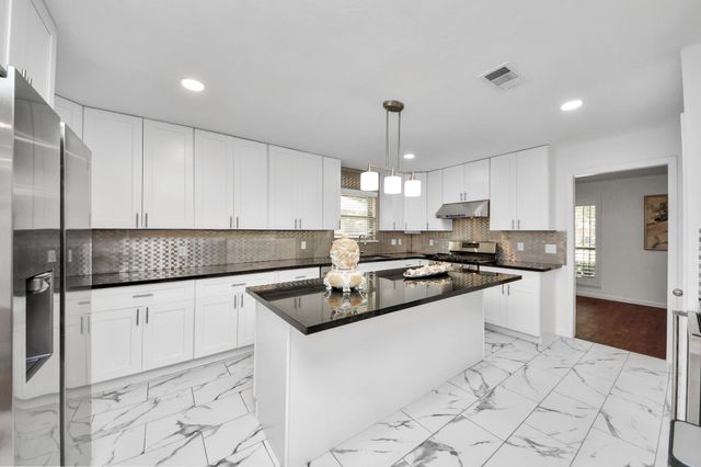 5823 Mcknight Street, Houston, TX 77035
