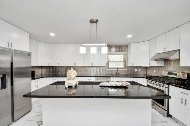 5823 Mcknight Street, Houston, TX 77035