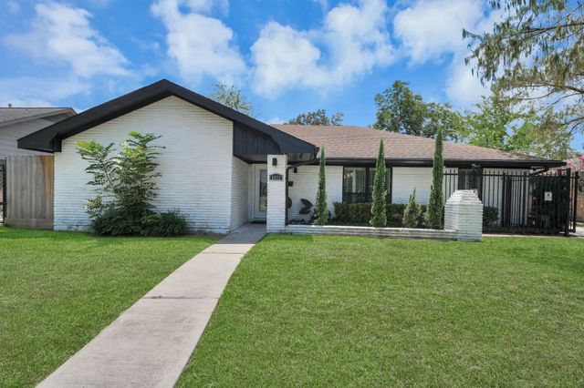 5823 Mcknight Street, Houston, TX 77035