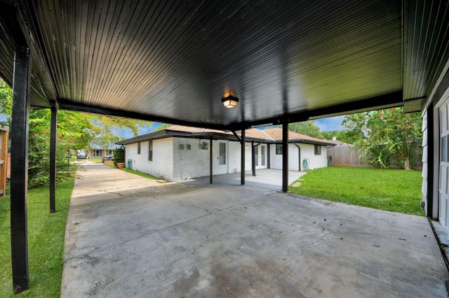 5823 Mcknight Street, Houston, TX 77035