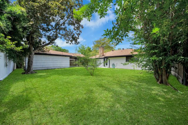 5823 Mcknight Street, Houston, TX 77035