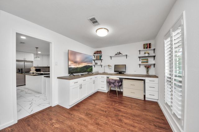 5823 Mcknight Street, Houston, TX 77035