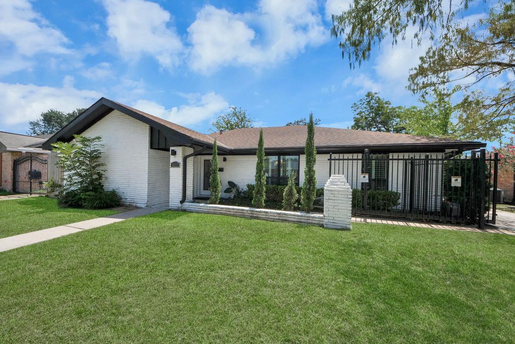 5823 Mcknight Street, Houston, TX 77035
