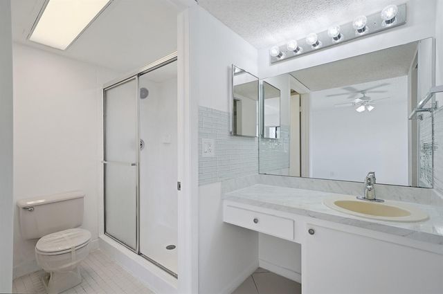 5130 Las Verdes Circle 307, Delray Beach, FL 33484