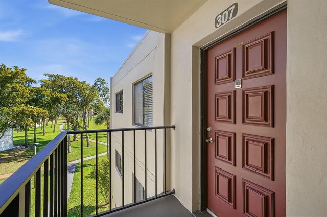 5130 Las Verdes Circle 307, Delray Beach, FL 33484