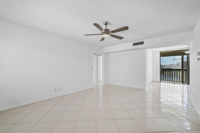 5130 Las Verdes Circle 307, Delray Beach, FL 33484