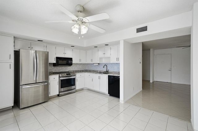 5130 Las Verdes Circle 307, Delray Beach, FL 33484
