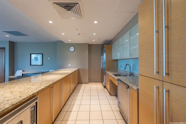 1177 Queen Street 1708, Honolulu, HI 96814