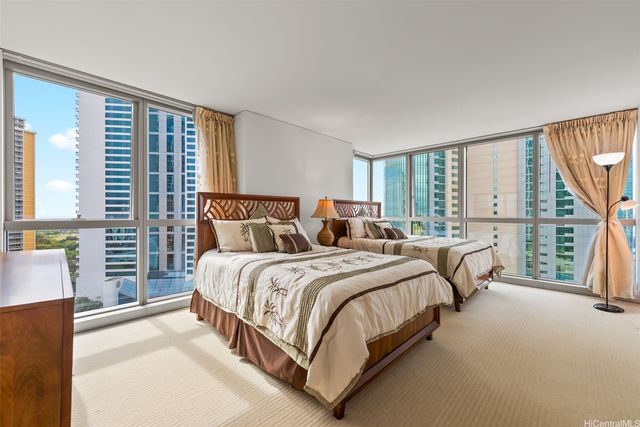 1177 Queen Street 1708, Honolulu, HI 96814