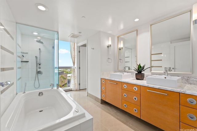 1177 Queen Street 1708, Honolulu, HI 96814