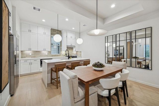 811 Thornton Road E, Houston, TX 77018