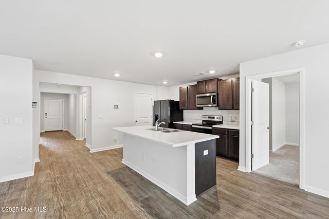 668 Buckeye Road NE, Leland, NC 28451