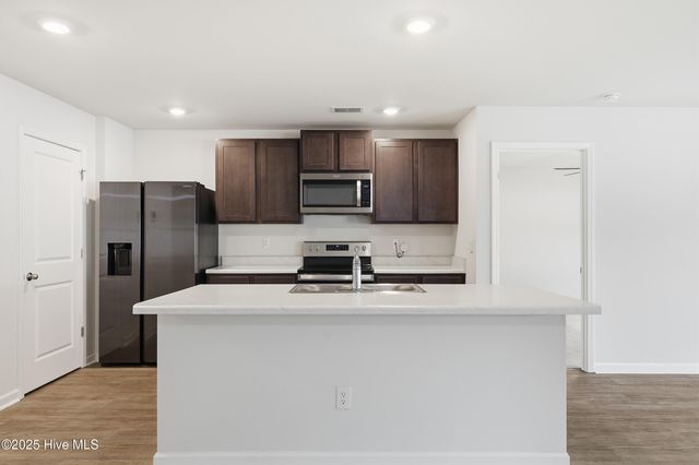 668 Buckeye Road NE, Leland, NC 28451