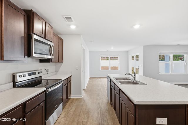 668 Buckeye Road NE, Leland, NC 28451