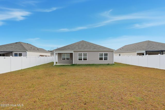 668 Buckeye Road NE, Leland, NC 28451