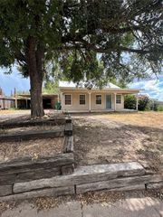 408 N Cage Street, Hamilton, TX 76531