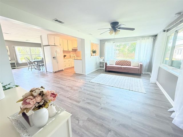 102 GLEN RIDGE AVENUE, Temple Terrace, FL 33617