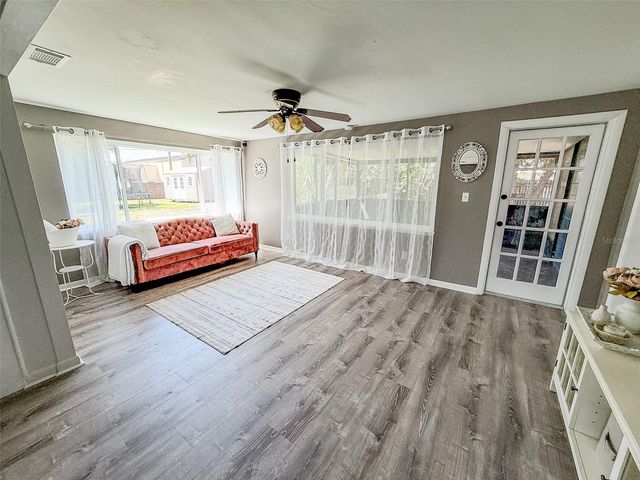 102 GLEN RIDGE AVENUE, Temple Terrace, FL 33617