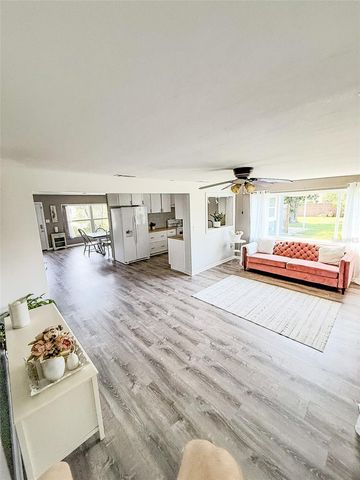 102 GLEN RIDGE AVENUE, Temple Terrace, FL 33617