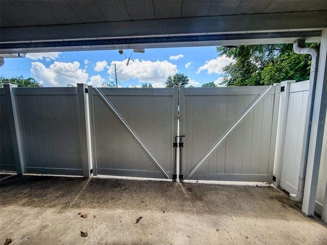 102 GLEN RIDGE AVENUE, Temple Terrace, FL 33617