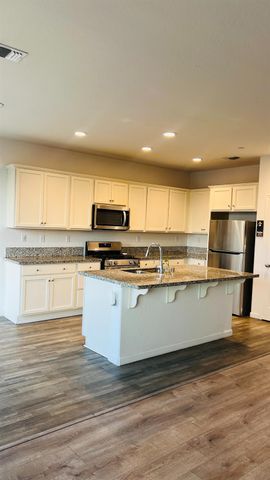 14338 W El Mar Avenue, Kerman, CA 93630