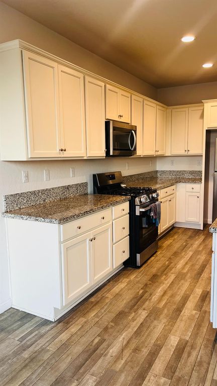 Image 10 of property listing at 14338 W El Mar Avenue, Kerman, CA 93630