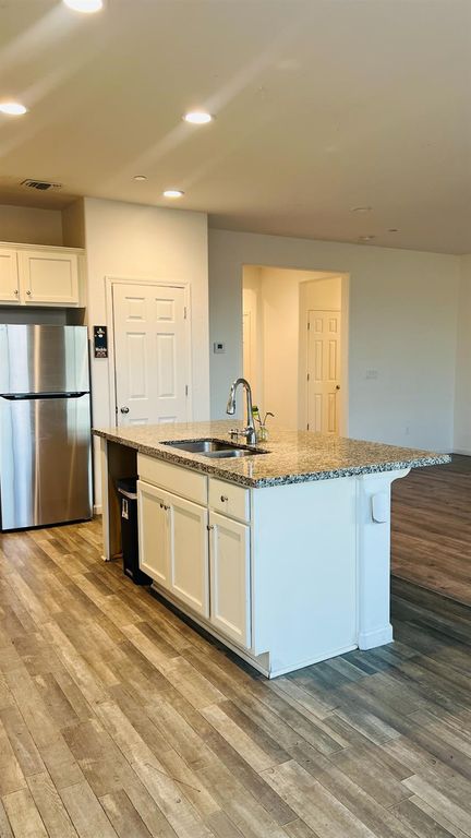 Image 11 of property listing at 14338 W El Mar Avenue, Kerman, CA 93630