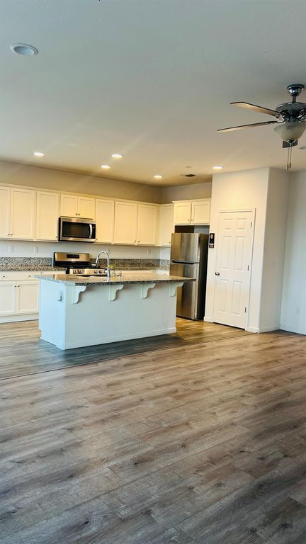 Image 12 of property listing at 14338 W El Mar Avenue, Kerman, CA 93630