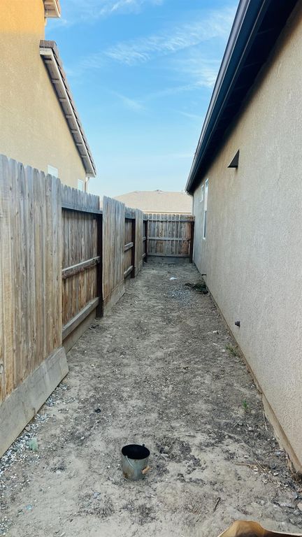 Image 14 of property listing at 14338 W El Mar Avenue, Kerman, CA 93630