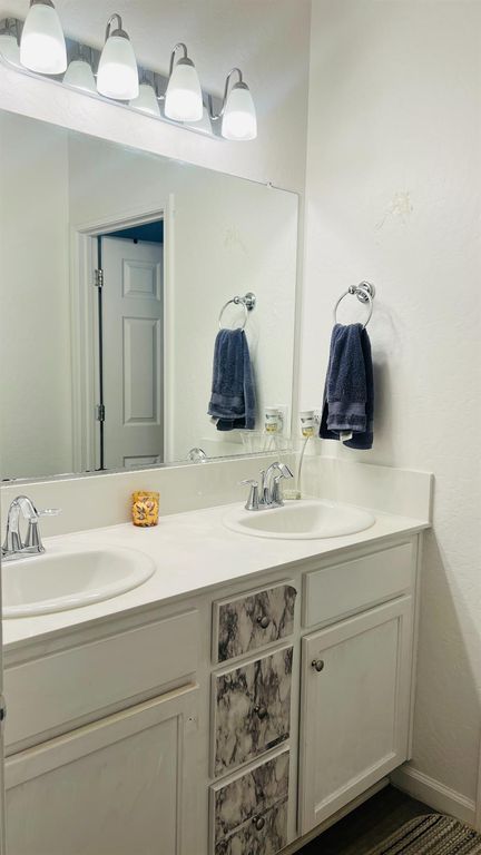 Image 16 of property listing at 14338 W El Mar Avenue, Kerman, CA 93630