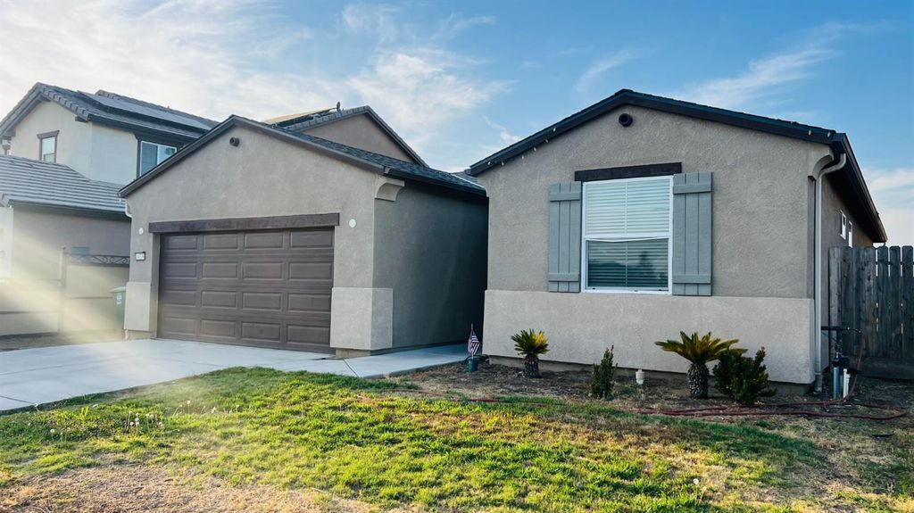 Image 2 of property listing at 14338 W El Mar Avenue, Kerman, CA 93630