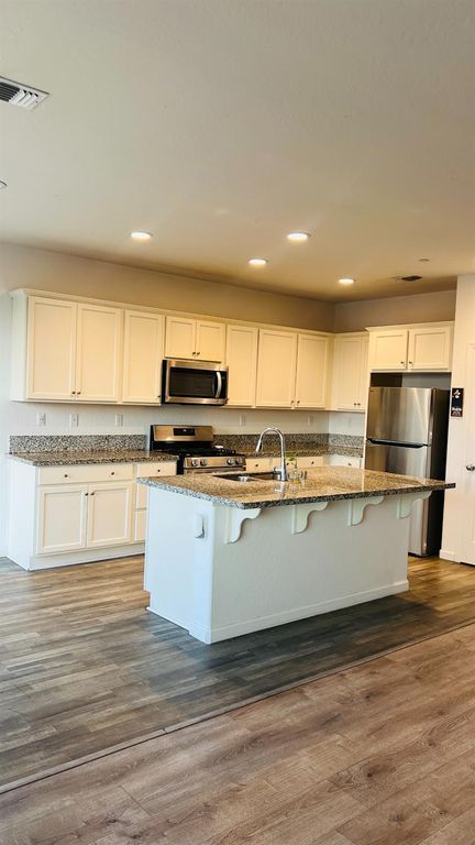 Image 9 of property listing at 14338 W El Mar Avenue, Kerman, CA 93630
