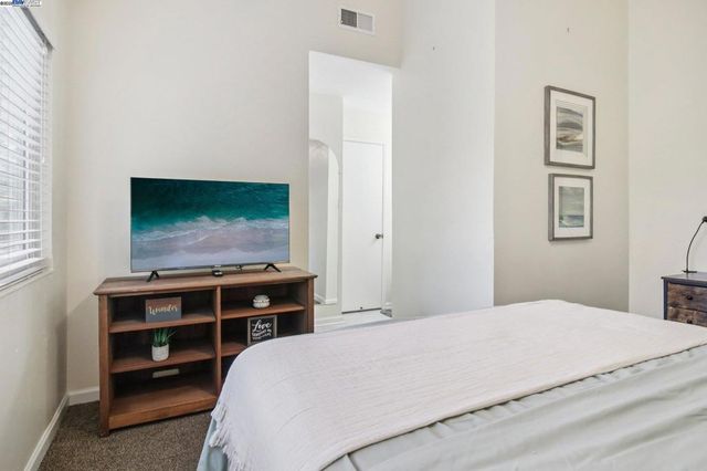 2716 Oak Rd 117, Walnut Creek, CA 94597