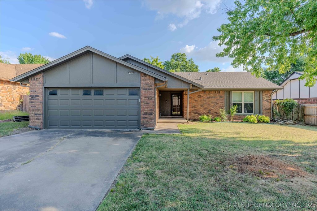 206 E 23rd Street, Owasso, OK 74055
