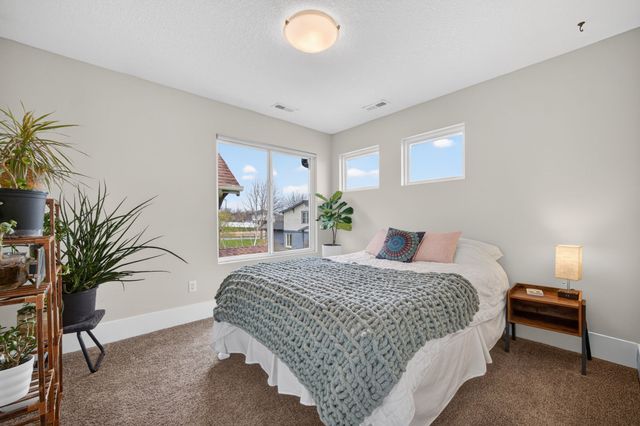 8536 Long Meadow Lane, Johnston, IA 50131