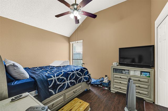 1106 Saint John Drive, Pearland, TX 77584