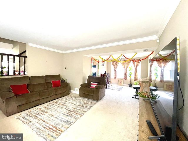 4 MILLBANK CT, Voorhees, NJ 08043