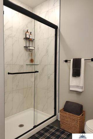 1915 Dahlman Rows Plaza, Omaha, NE 68108